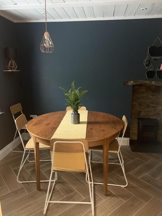 Min-Y-Fford Sleeps 6 Plus Pet Нюпорт Екстериор снимка