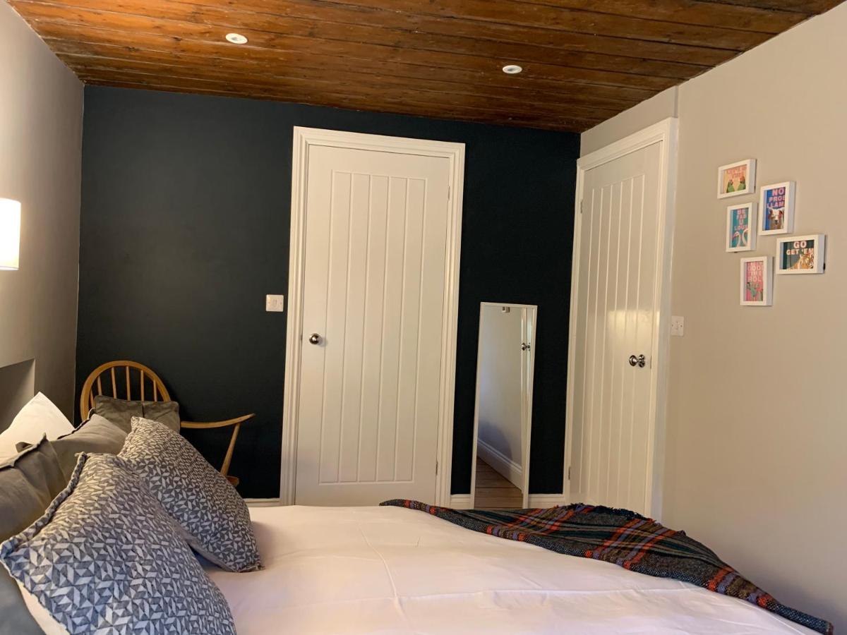 Min-Y-Fford Sleeps 6 Plus Pet Нюпорт Екстериор снимка