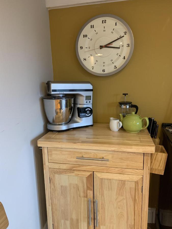 Min-Y-Fford Sleeps 6 Plus Pet Нюпорт Екстериор снимка