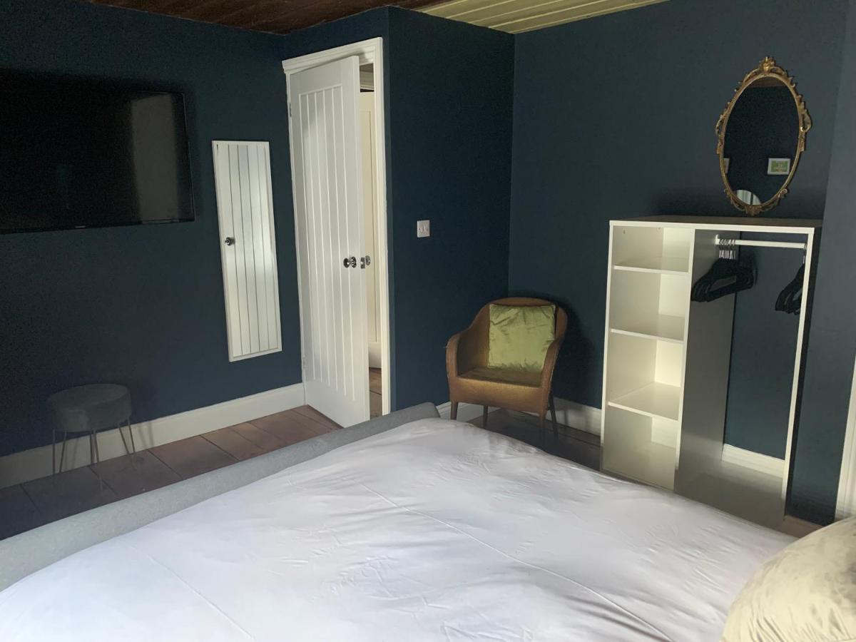 Min-Y-Fford Sleeps 6 Plus Pet Нюпорт Екстериор снимка